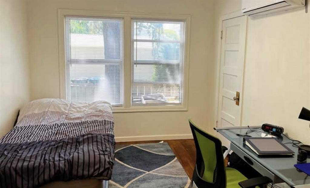 Male roommate wanted!