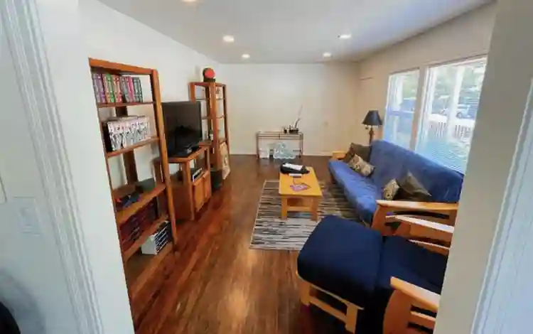 Male roommate wanted!