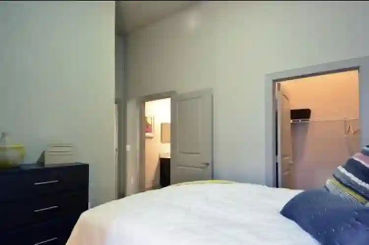 Immediate move in! JANUARY FREE!!