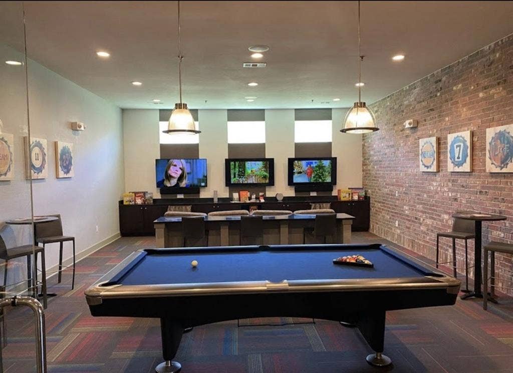 Immediate move in! JANUARY FREE!!