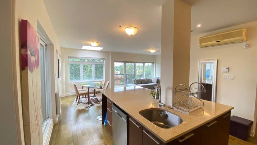 Chambre à Louer 
Room to rent