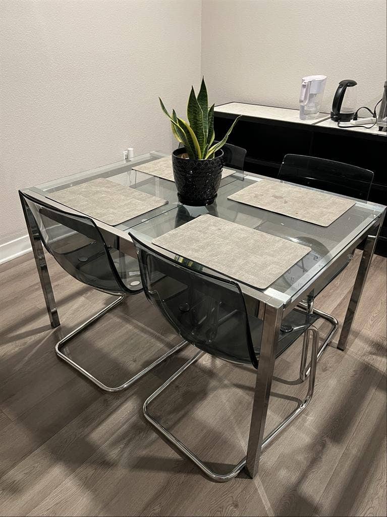 Looking for a female roommate