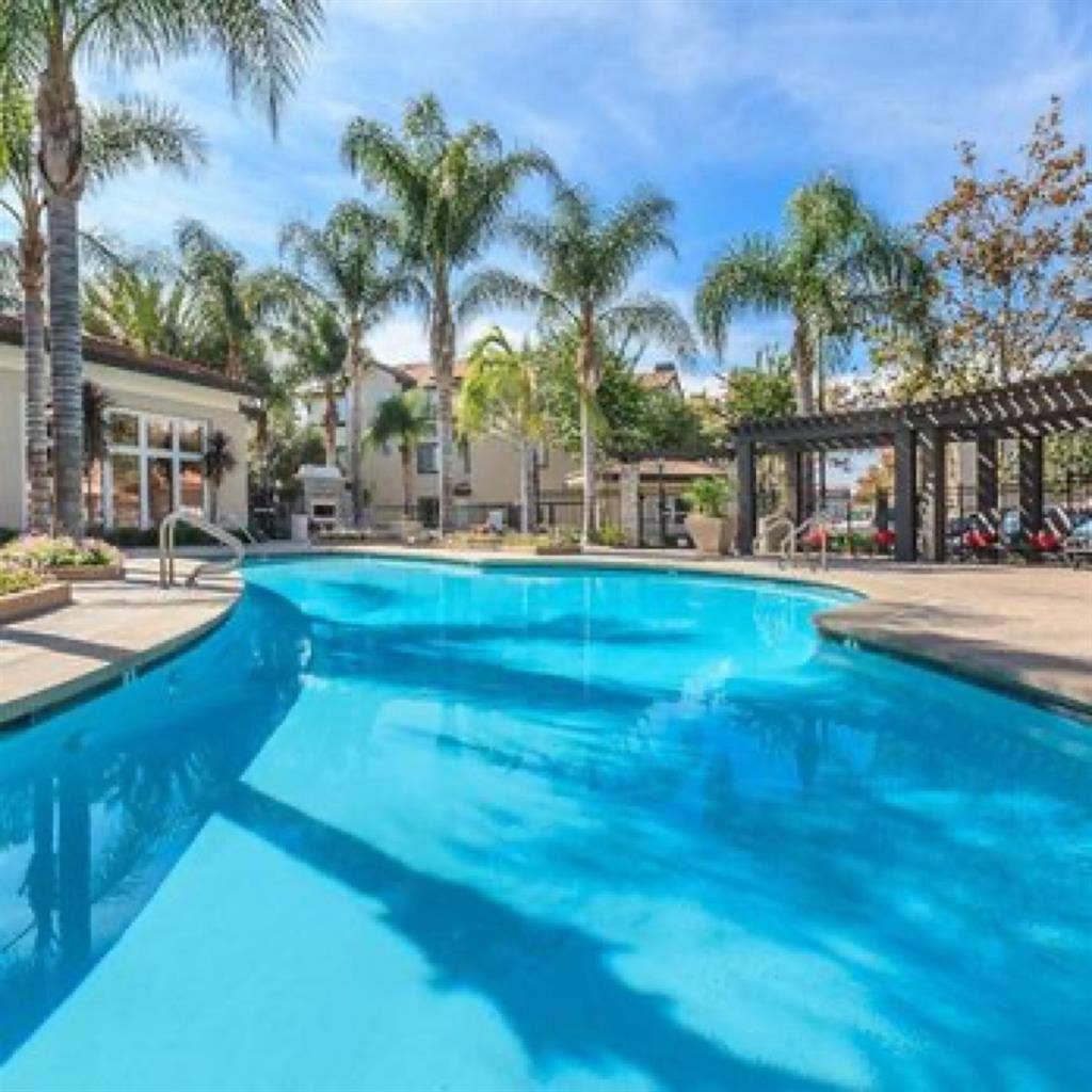 Looking for a female roommate