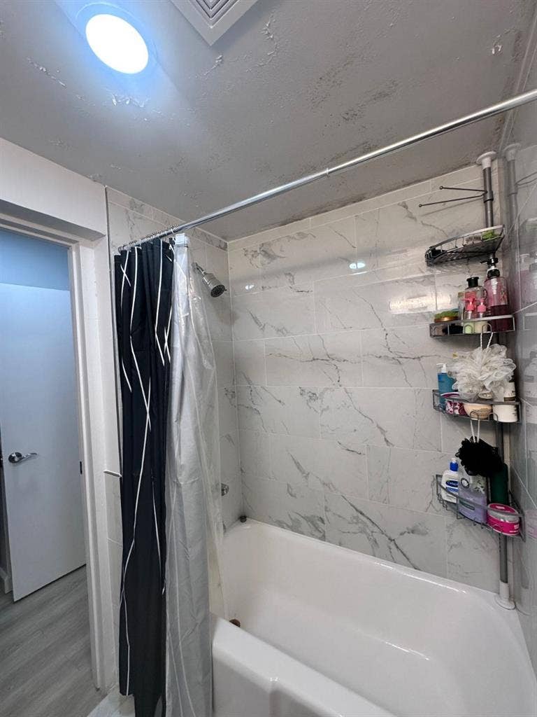 ✨ Spacious Room in Midtown South ✨