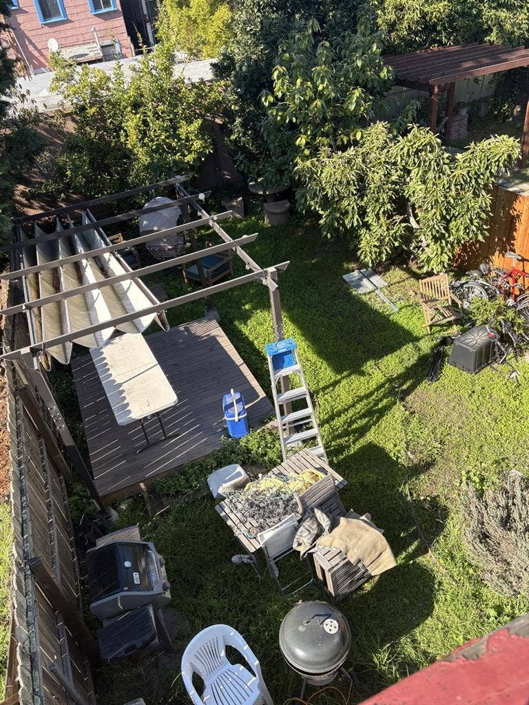 LOOKING FOR TWO NEW HOUSEMATES