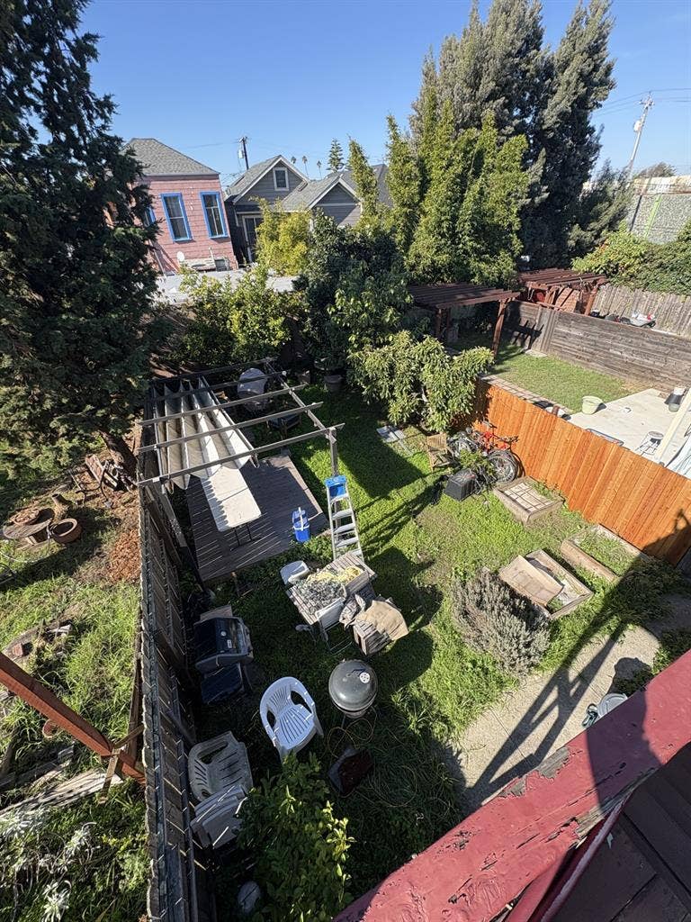 LOOKING FOR TWO NEW HOUSEMATES