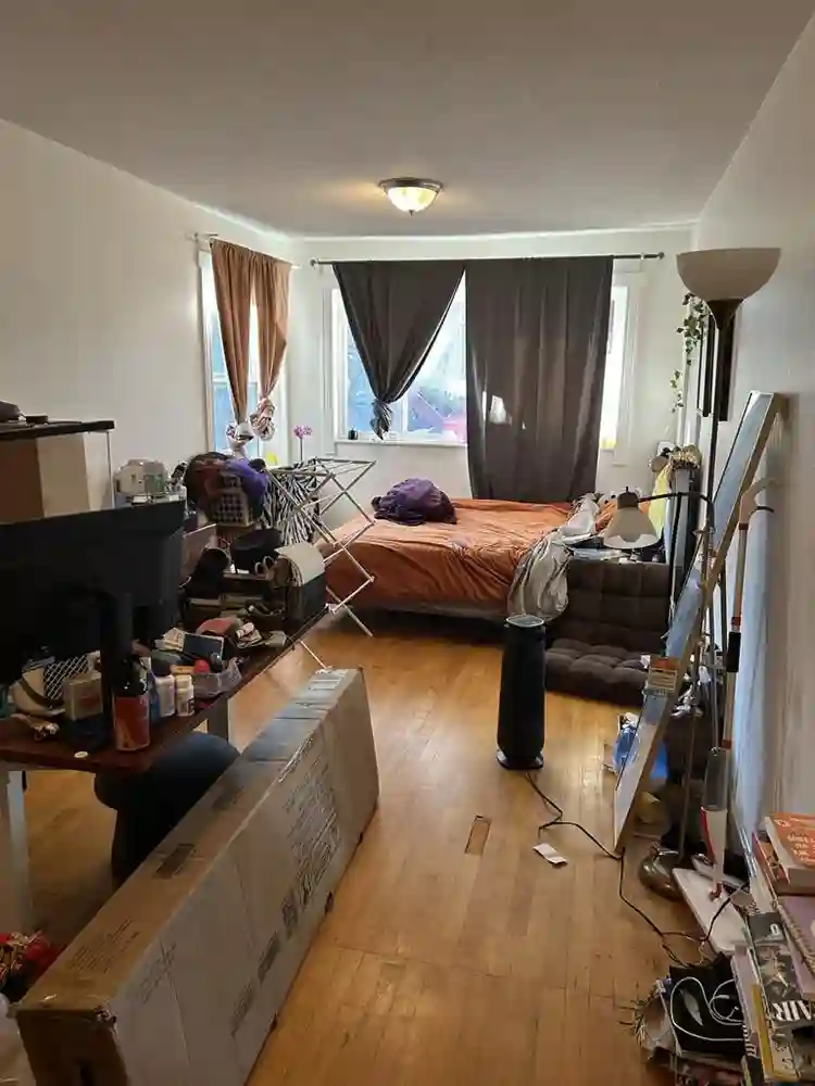 LOOKING FOR TWO NEW HOUSEMATES