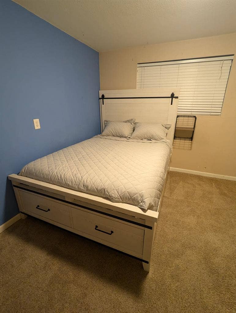 Fully furnished room available now!