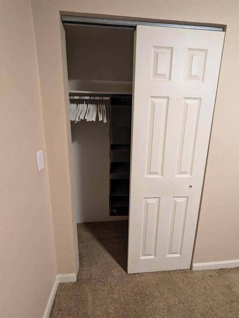 Fully furnished room available now!