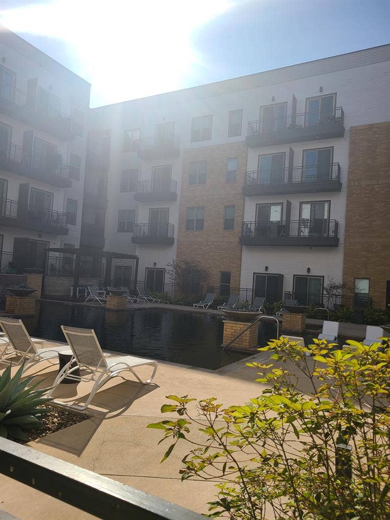 Need roommate for  bathroom