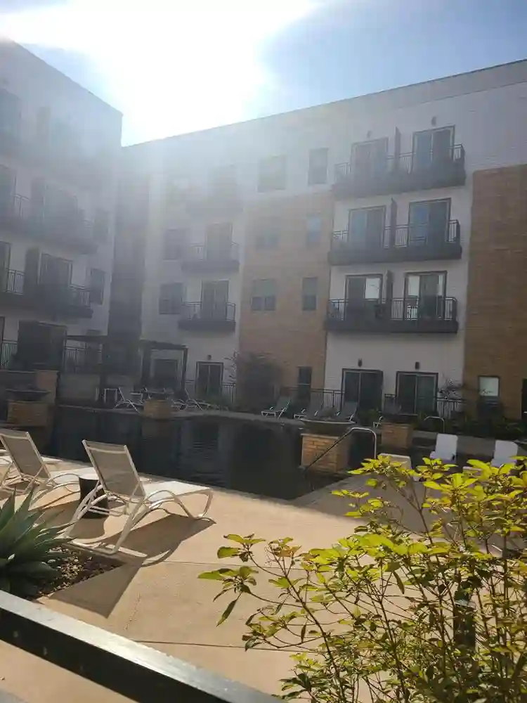 Need roommate for bathroom