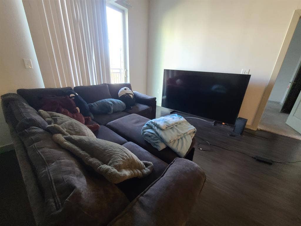 Need roommate for  bathroom