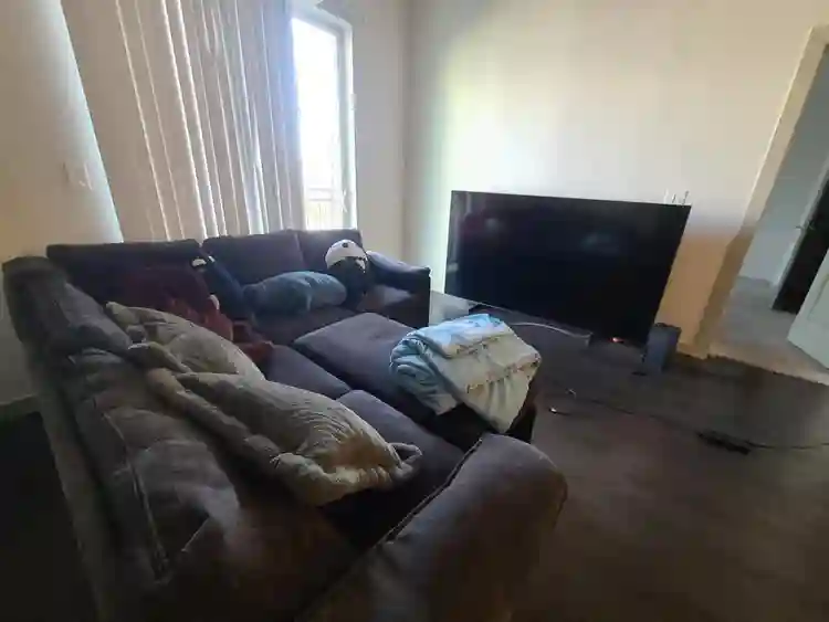 Need roommate for bathroom