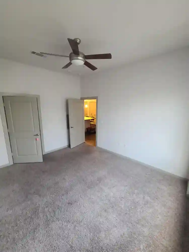 Need roommate for bathroom