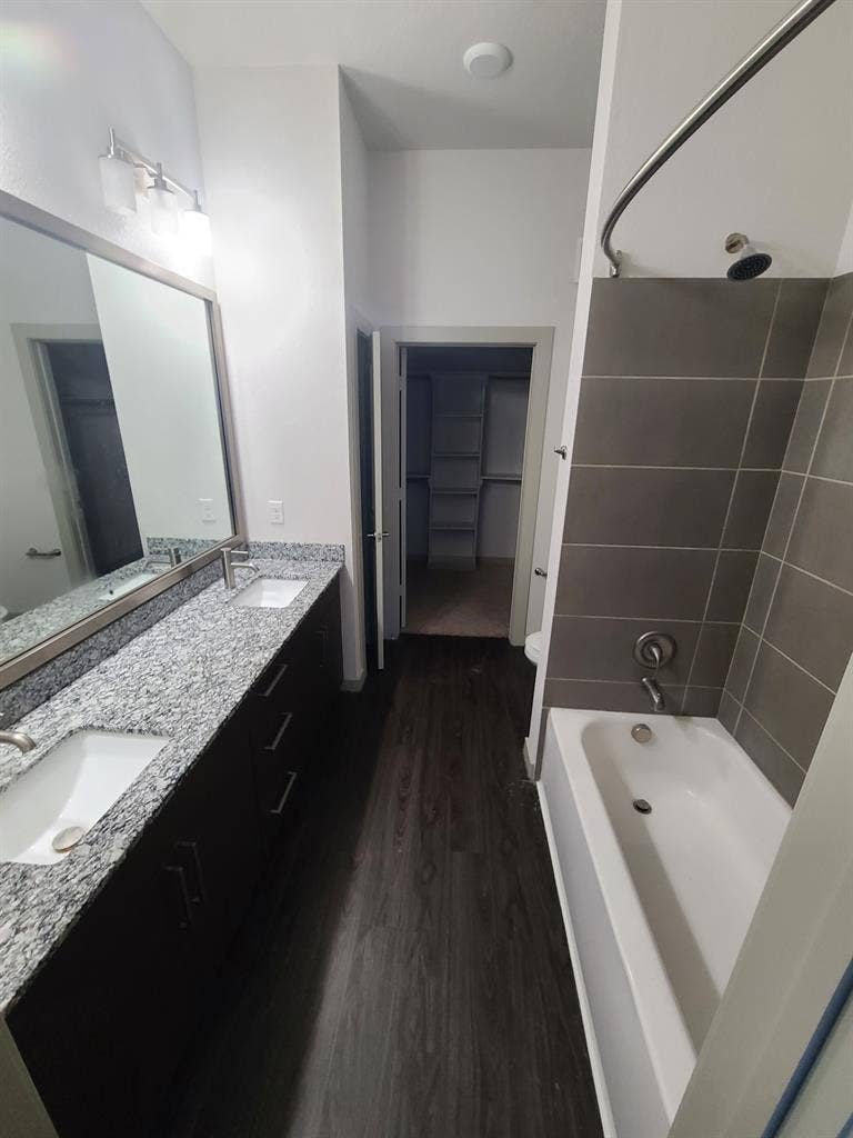 Need roommate for  bathroom