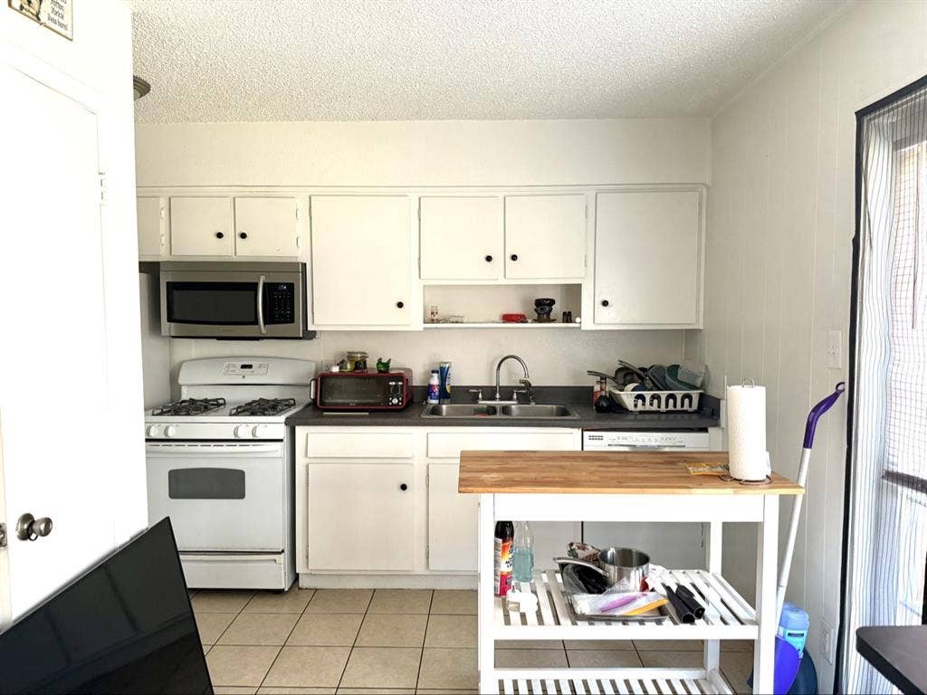 Cozy rustic downtown austin APT