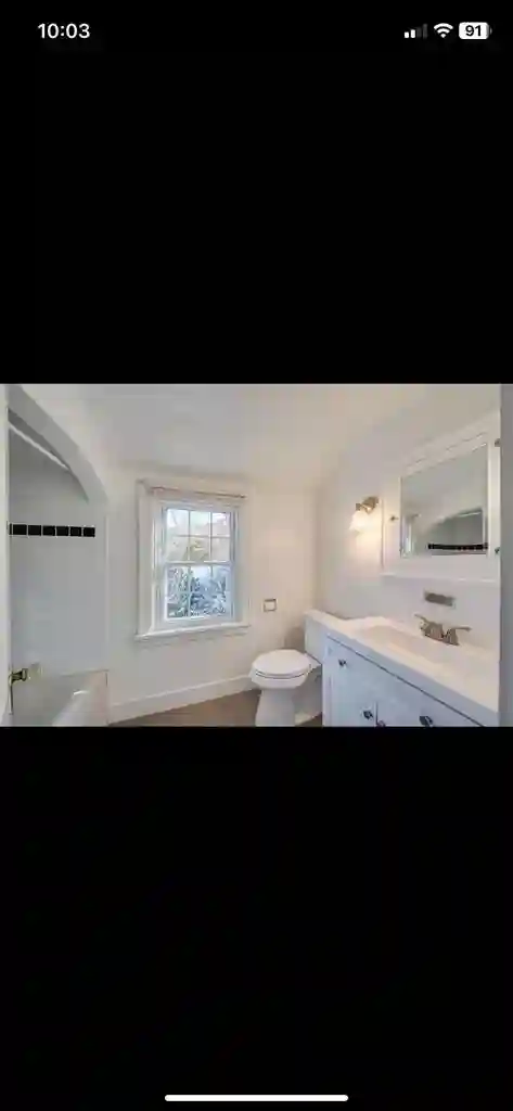 Looking for roommates to sign lease