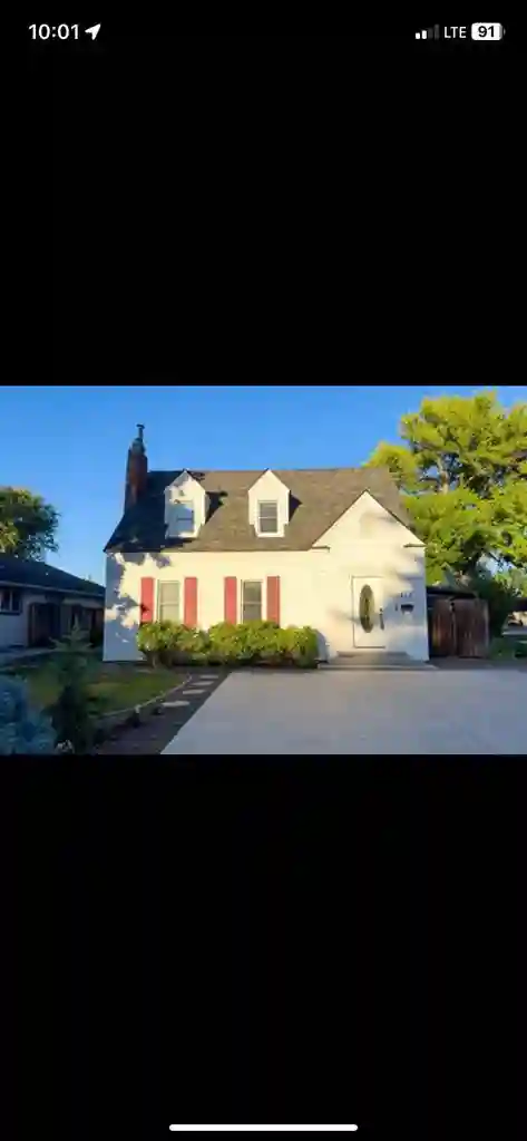 Looking for roommates to sign lease