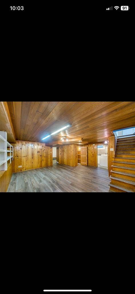 Looking for roommates to sign lease