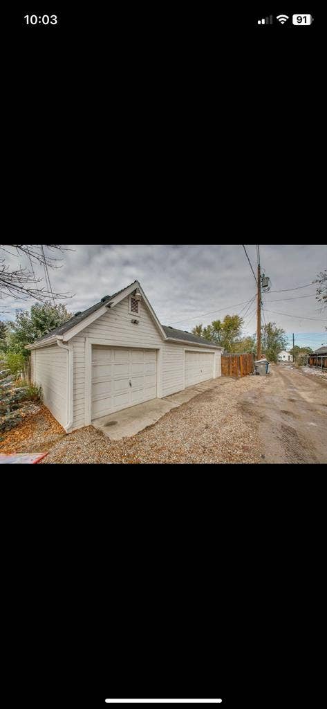 Looking for roommates to sign lease