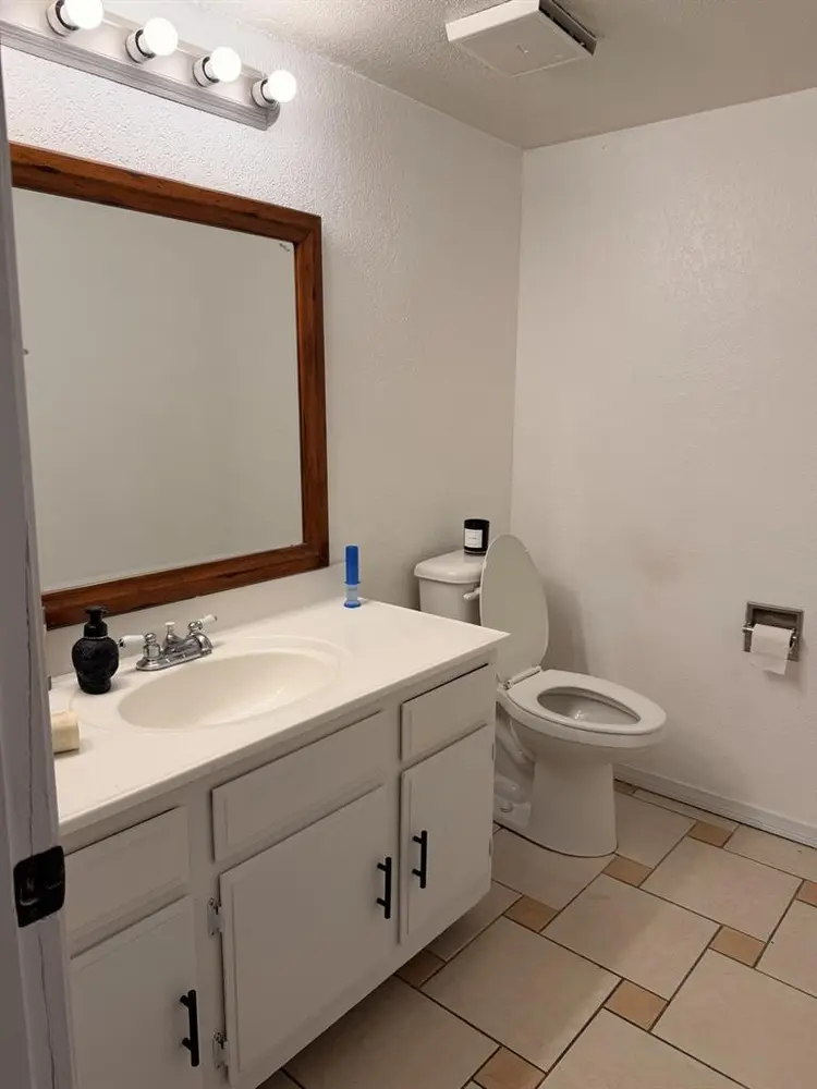 Room in condo for rentt