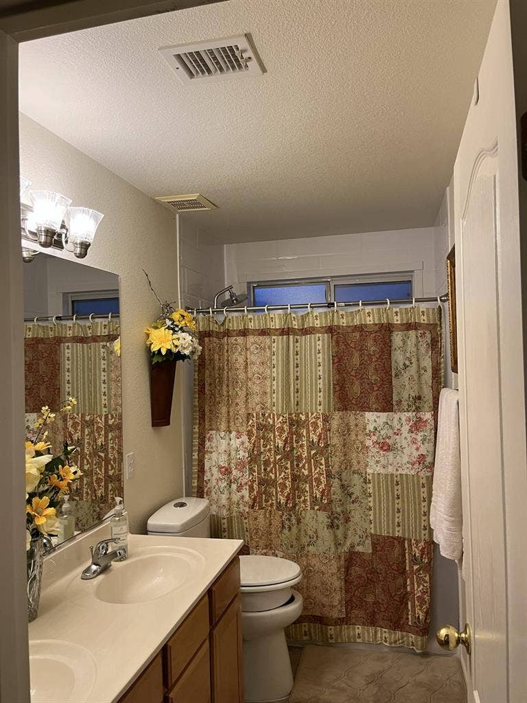 Room Mate Near Arrowhead Mall