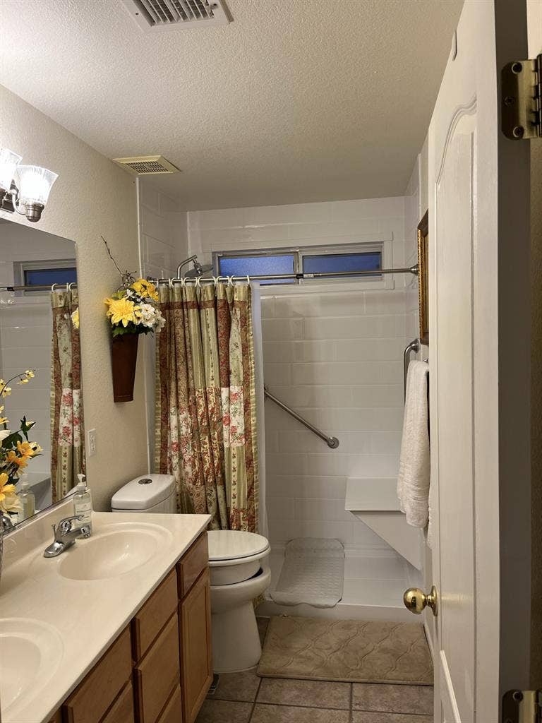 Room Mate Near Arrowhead Mall