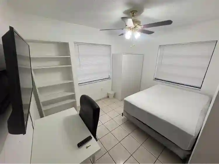 Habitacion amueblada SW Miami