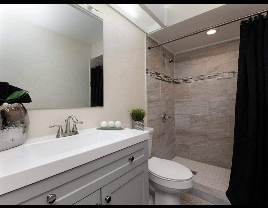 Room for rent in deltona!