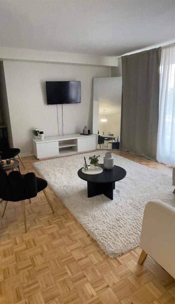 Looking for a roommate