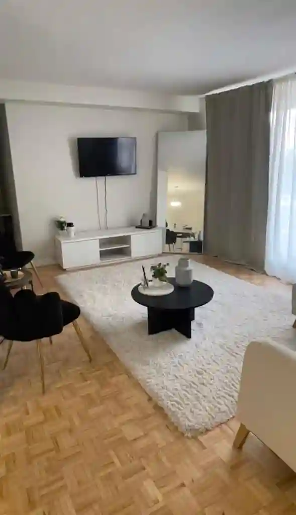 Looking for a roommate