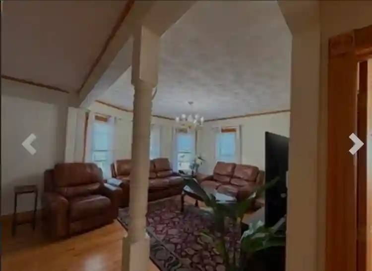 Unfurnished Room Available !