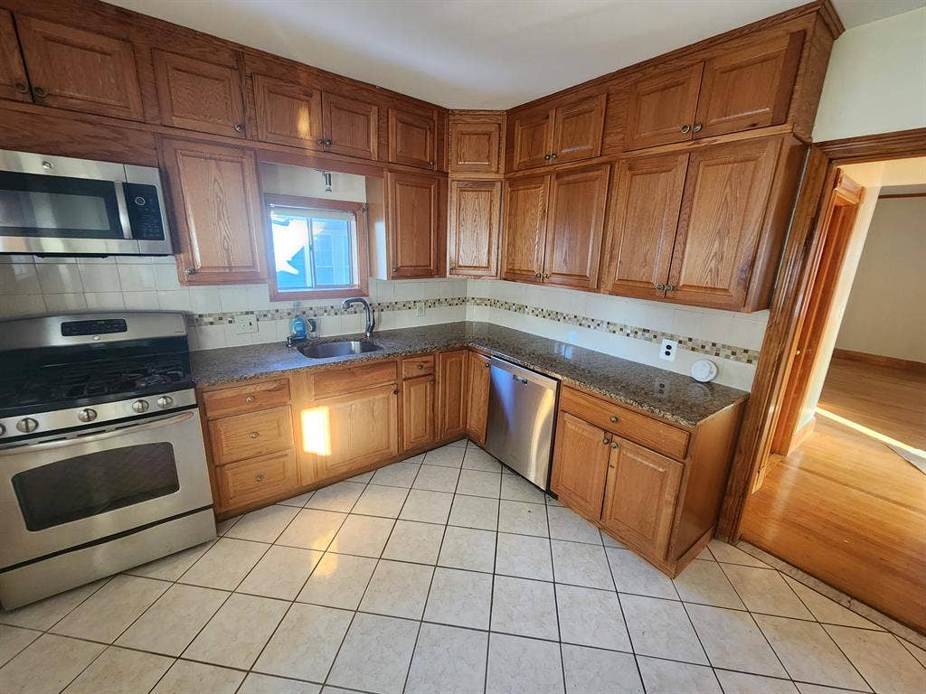 Unfurnished Room Available!