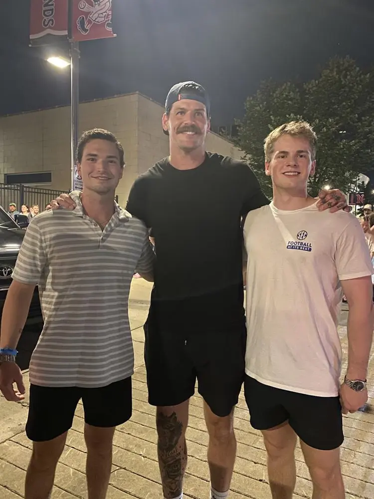 Looking for roommates