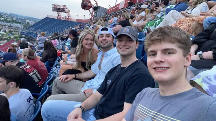 Looking for roommates