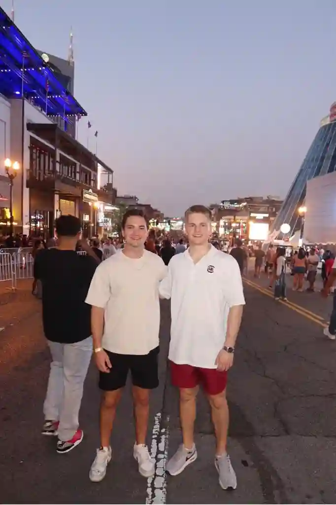 Looking for roommates