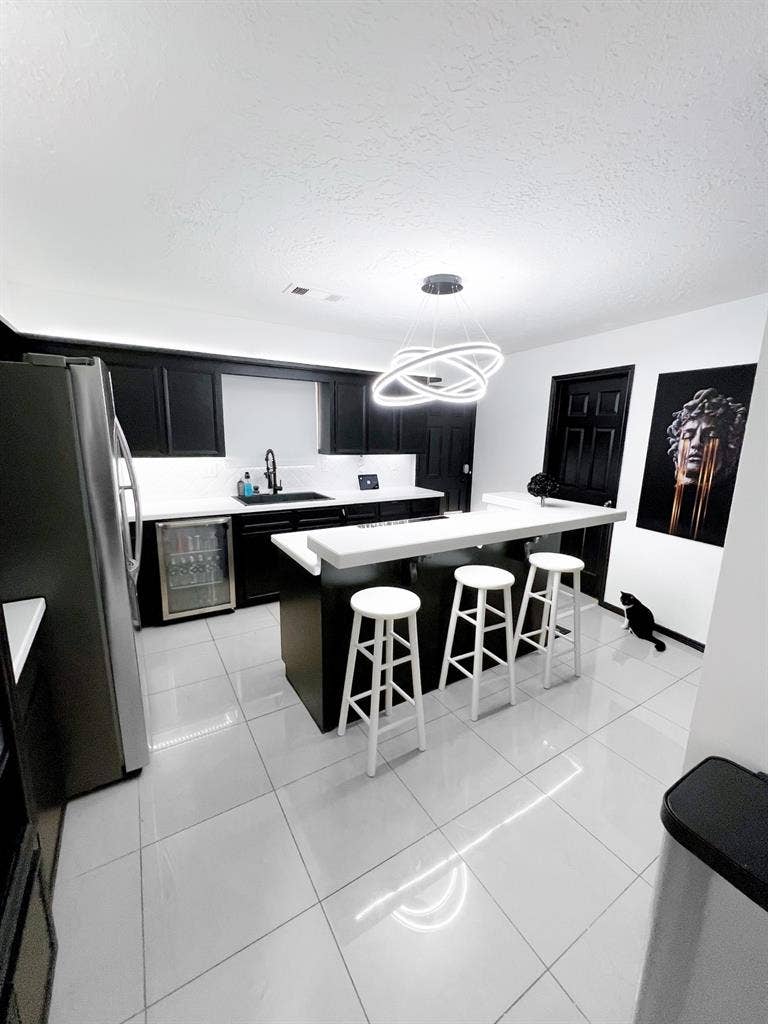 Mount Olympia Roommate Search