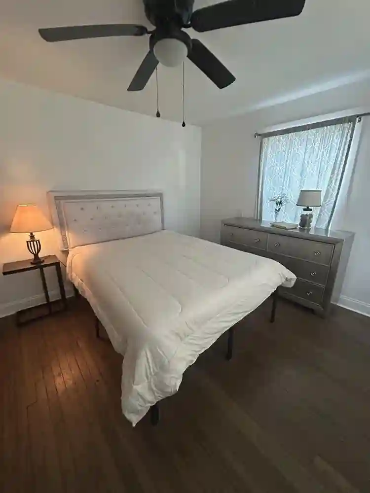 Peaceful Cozy Venetian Hills