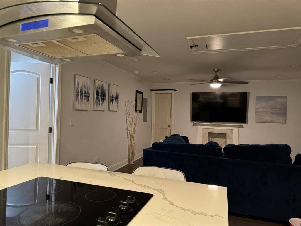 Peaceful Cozy Venetian Hills