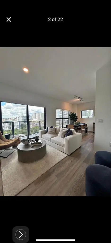 Luxury Professional Roommate