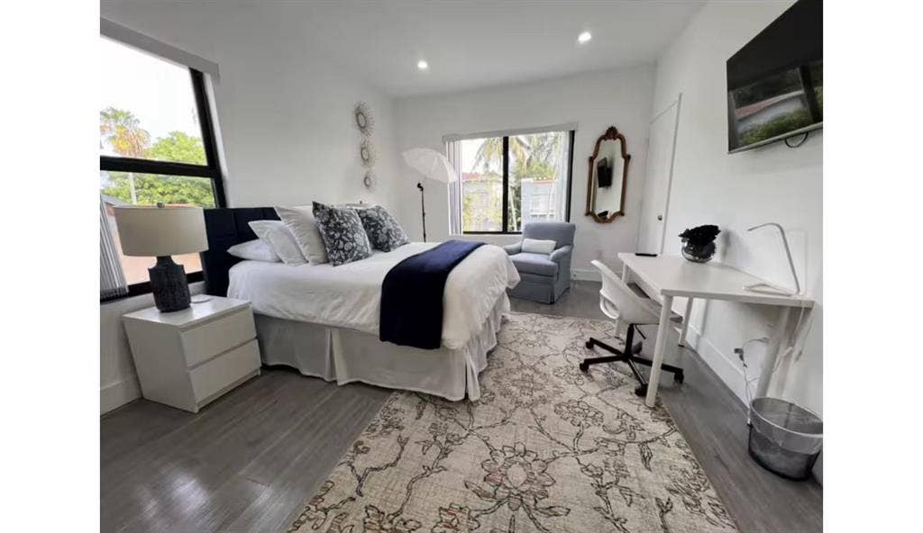 Beautiful Room Next to Brickell