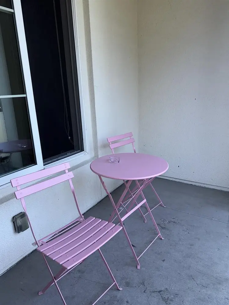 looking for a roommate