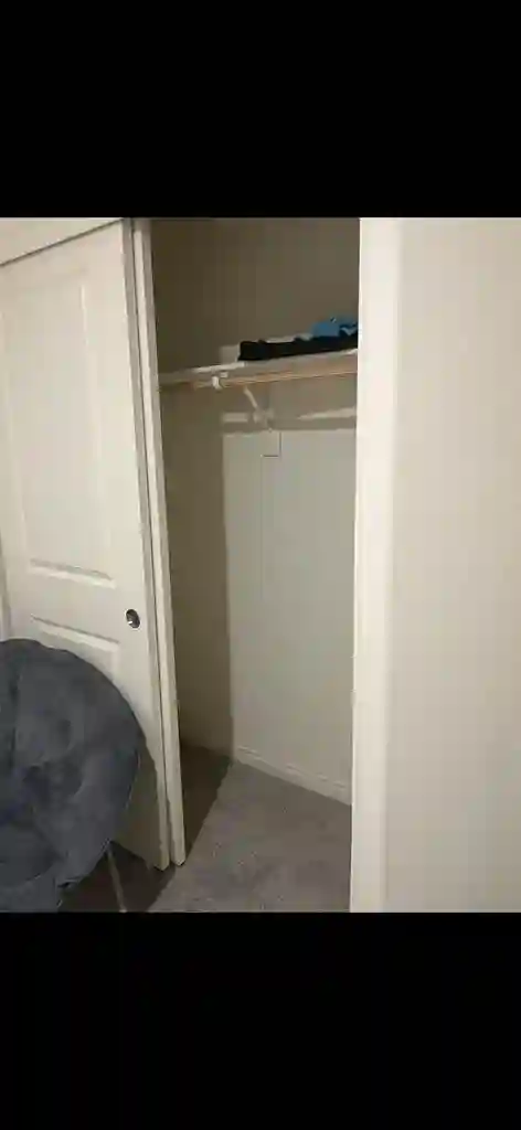 Looking for a Roomate