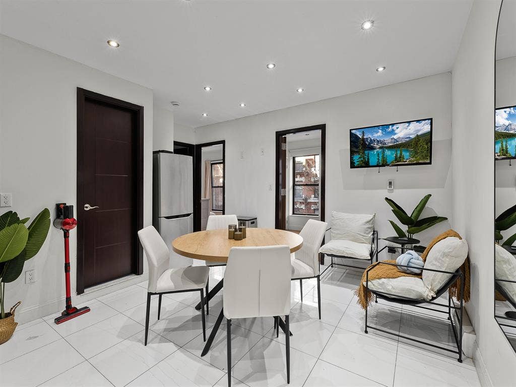 Furnished Room by Central Park ✅