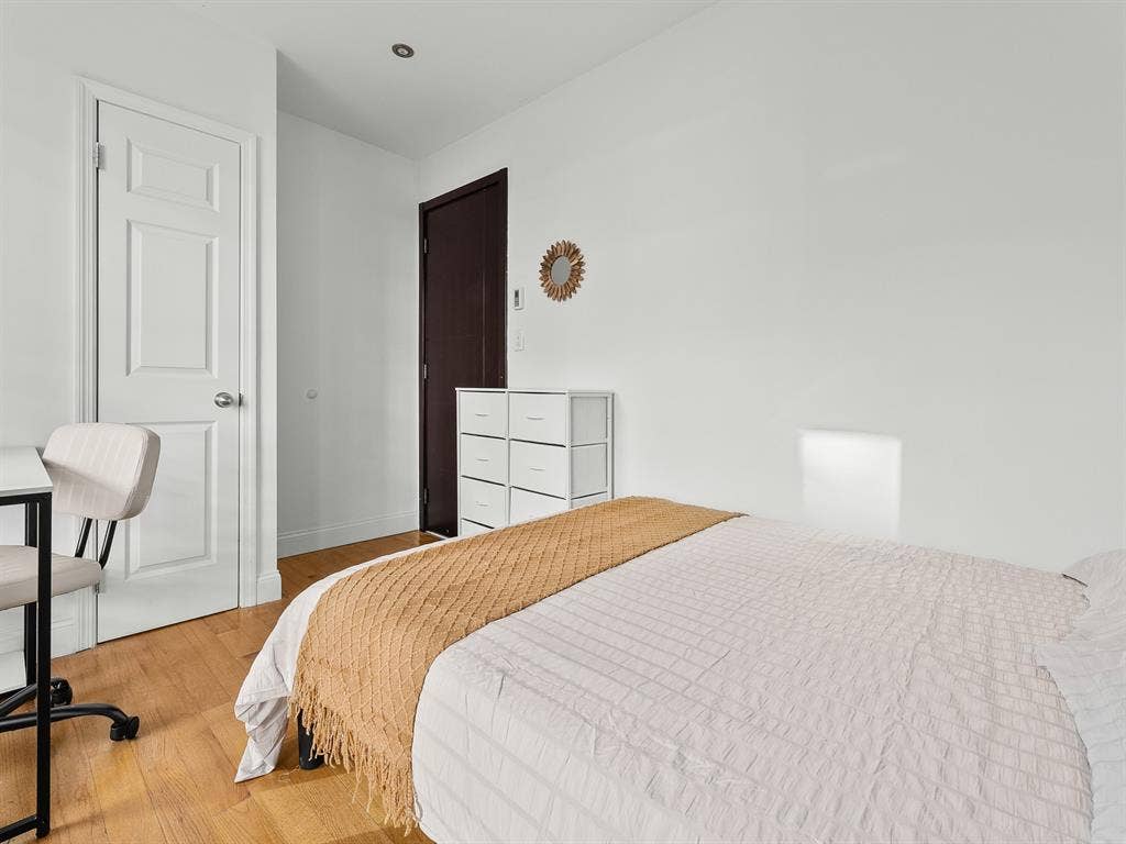 Furnished Room by Central Park ✅