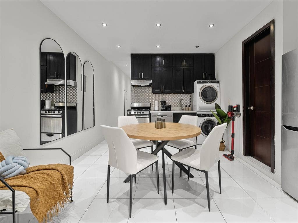 Furnished Room by Central Park ✅