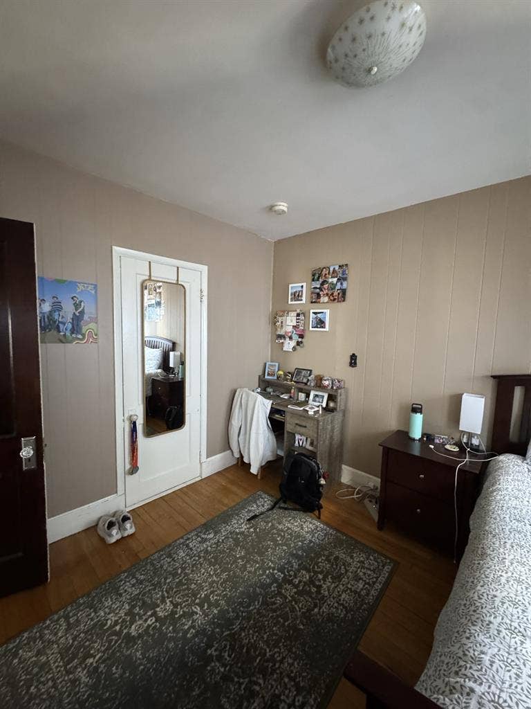 Cozy furnished room in Somerville