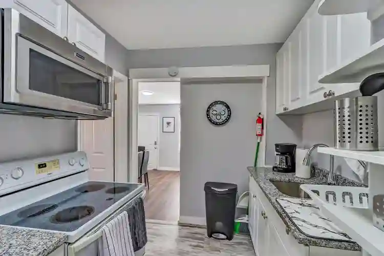 6 BR in Jacksonville
