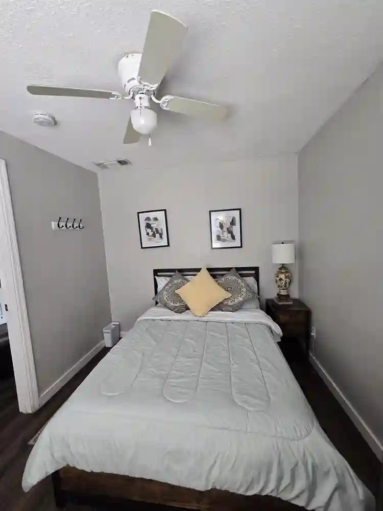 6 BR in Jacksonville