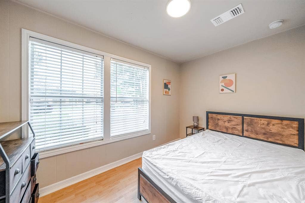8 BR in Houston